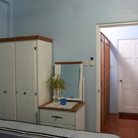 شقة Ocean Views And Hospitable Hosts كاسترايْزْ المظهر الخارجي الصورة
